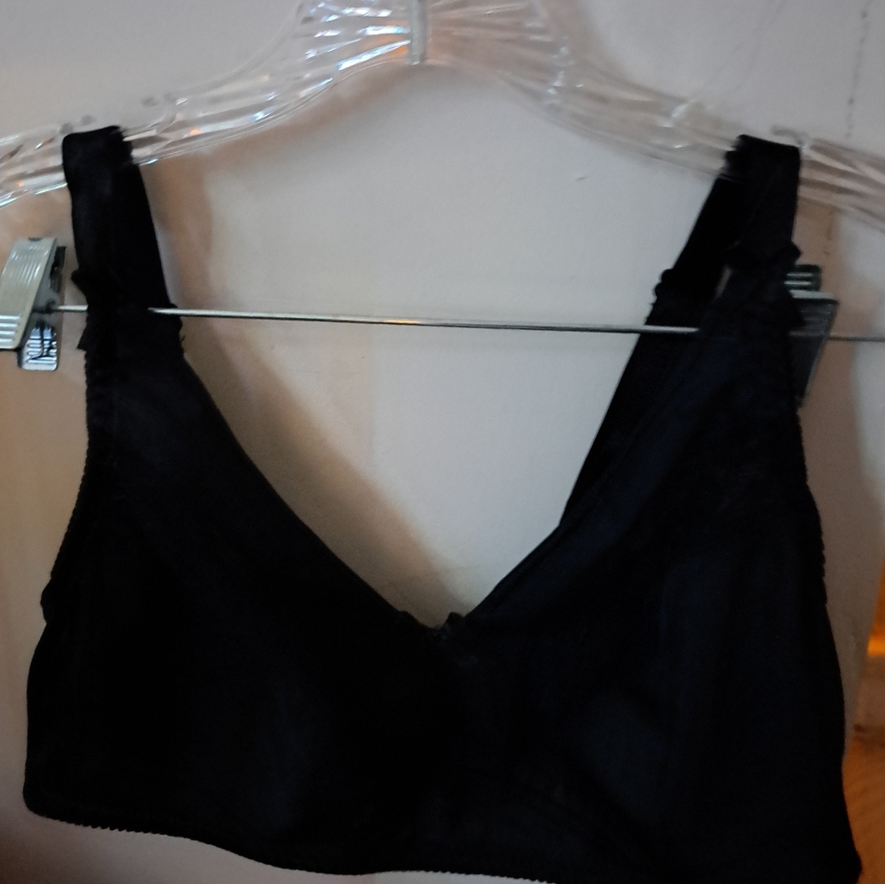 Used black bra - Picture 2 of 8